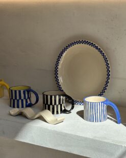 OVAL HANDLE ceramic mugs